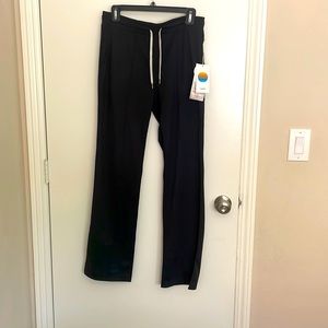Incredibly comfortable vuori lounge pants. Black size medium.